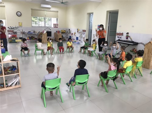 Ngày đầu tiên quay trở lại trường học của các bé trường mầm non Phú Thị